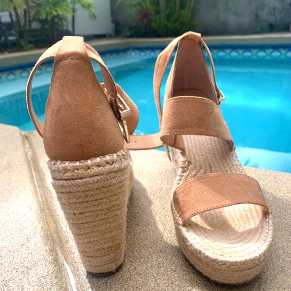 Tan Wedges